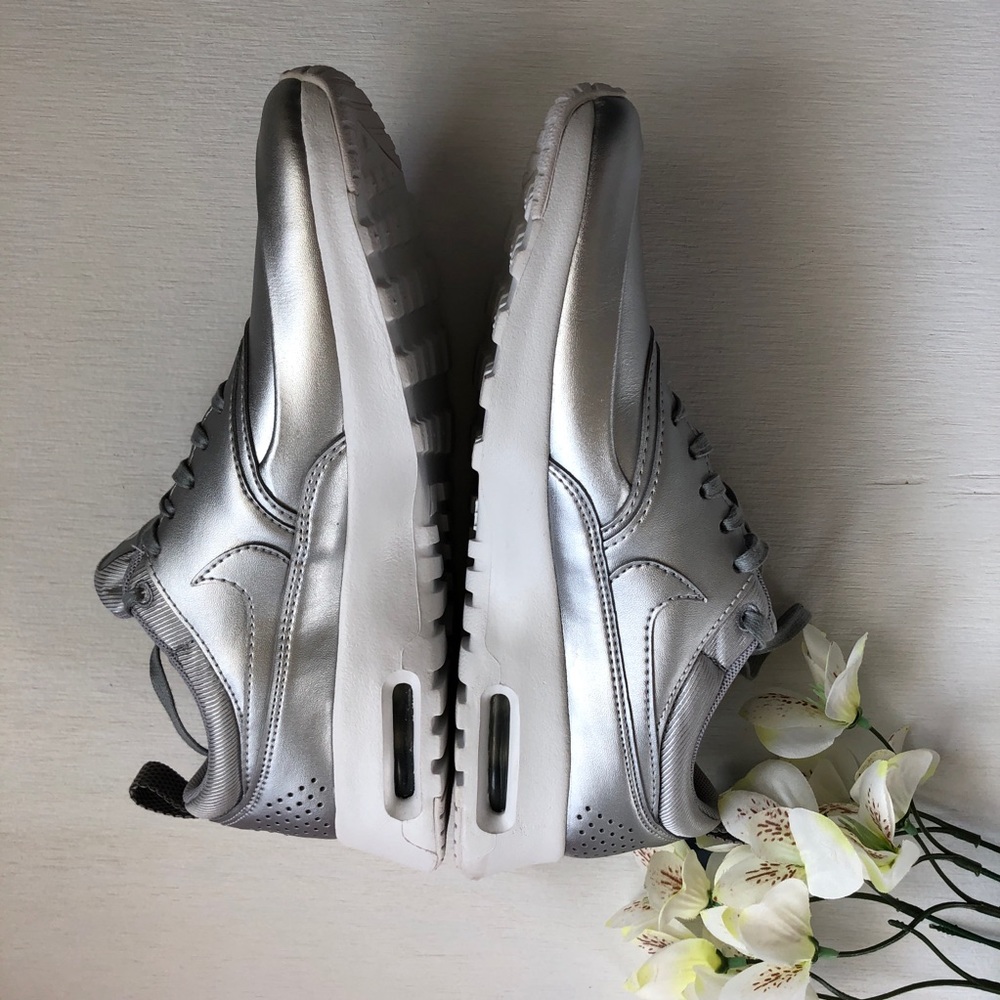 Available, view new listing! Nike Thea Sneakers - Picture 3 of 8